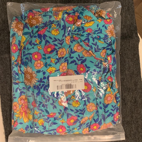 Gorgeous wrap dress in turquoise print! - Picture 7 of 10